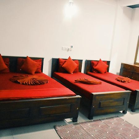 Oasis Beach Hotel Negombo Exterior photo